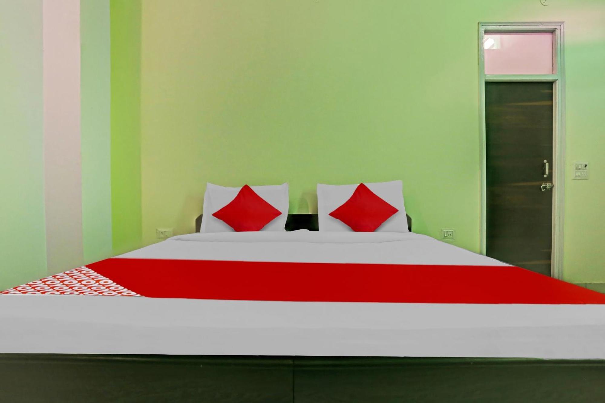 Hotel O Arya Residency Гургаон Экстерьер фото